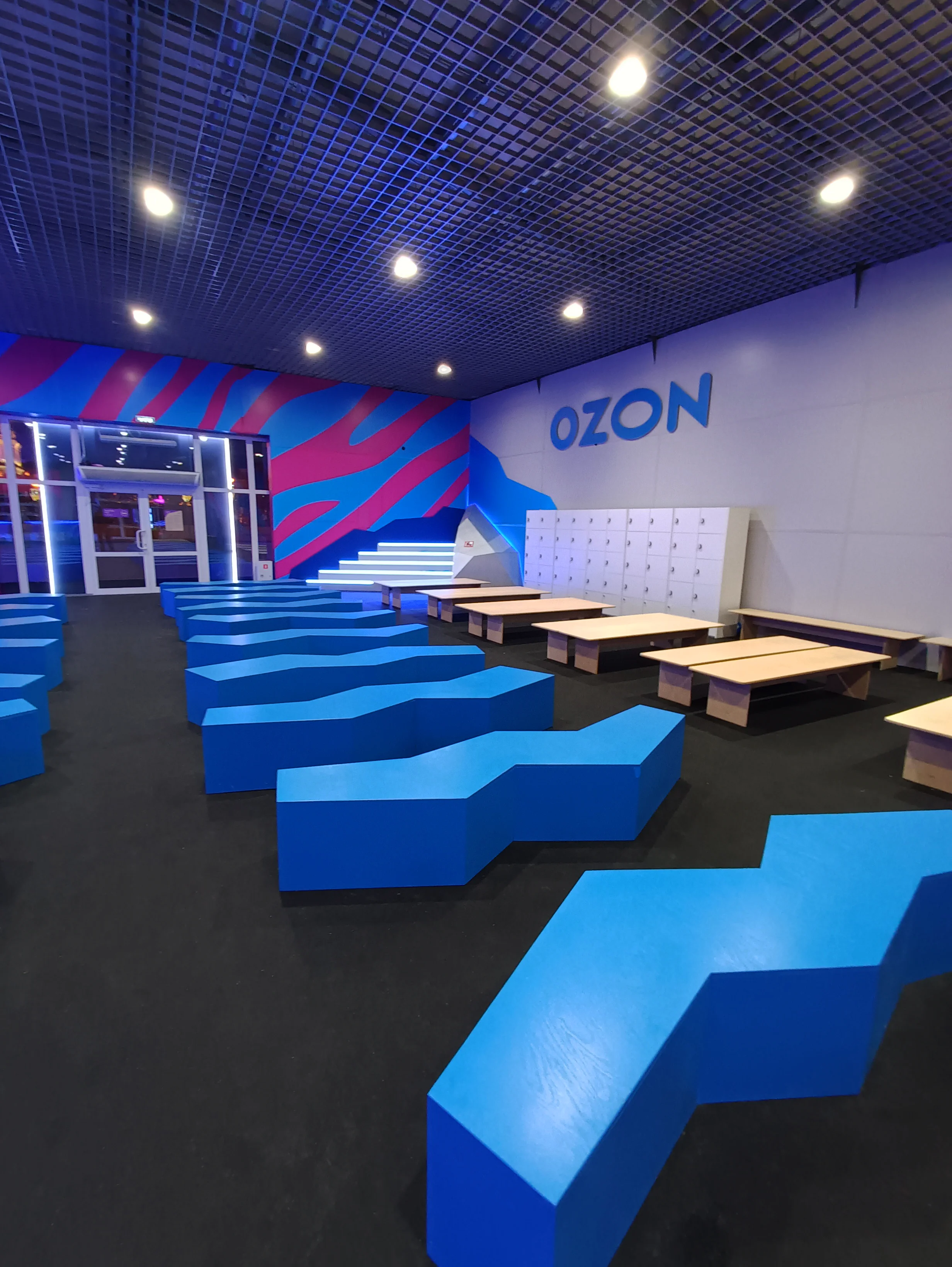 Ozon ВДНХ — детали интерьера